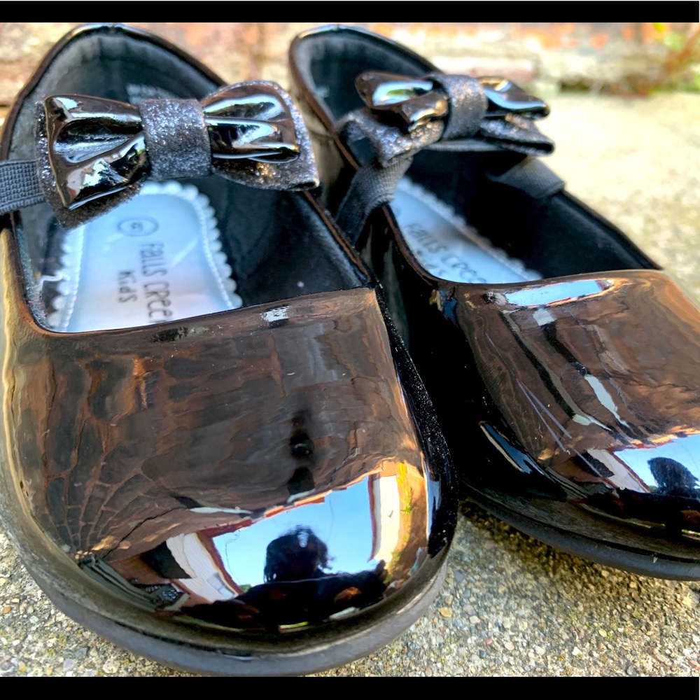 Falls Creek Kids Black Girl toddler size 8